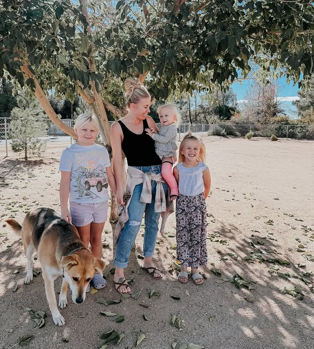 Instagram post by @mama.of.blondes for Wantable. Caption reads: #momlife With @wantable, at least my outfit is....