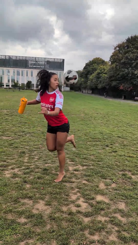 Instagram post by @liriansantoss for Stanley 1913. Caption reads: Altinha skills with my new @stanley_europe....
