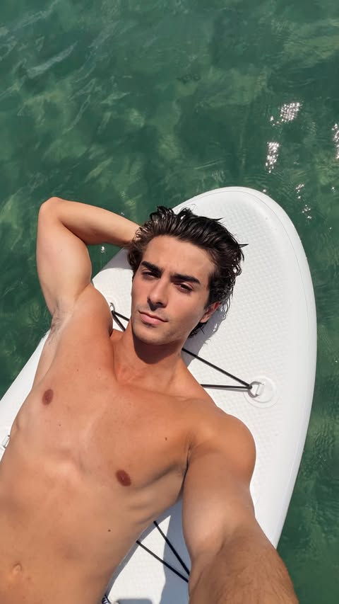 Instagram post by @vincenzo_cairo for Clinique Italia. Caption reads: [...] have for this September recovery....