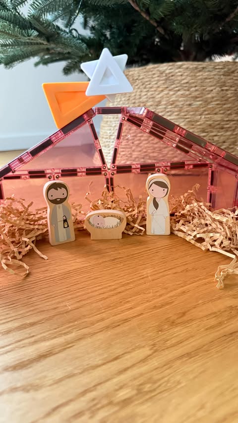 Instagram post by @familiels_niedersachsen for Connetix Tiles. Caption reads: A look back at our 24 magical days of the Advent....