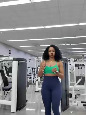 TikTok post by @alycia.g3 for UNISSU. Caption reads: Chest & Triceps 🥰❤️ @Unissu.