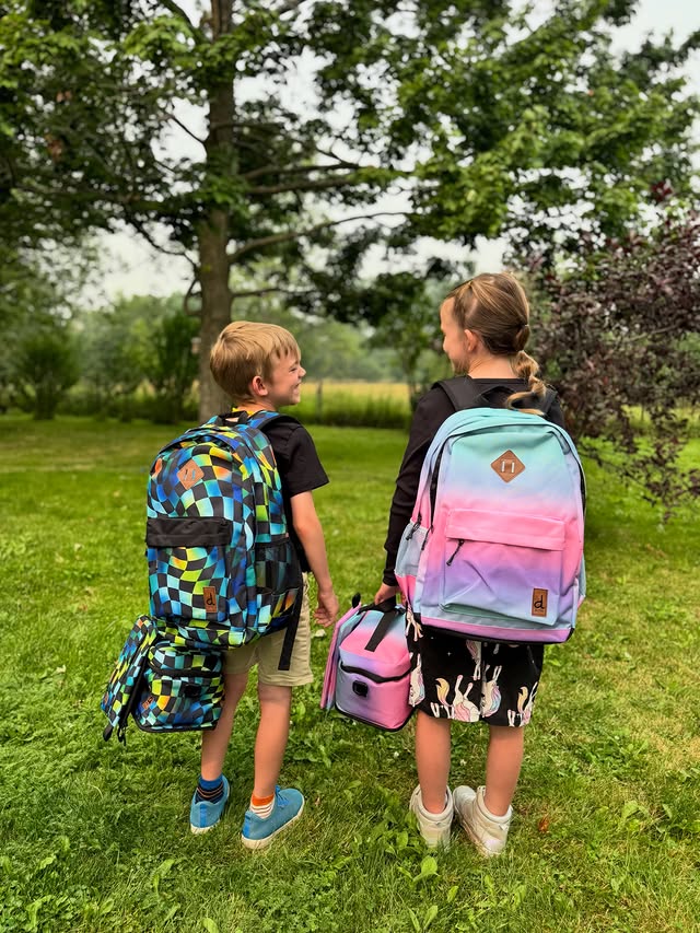 Instagram post by @the.johnston.family for Deux par Deux. Caption reads: [...] with their new backpacks from....