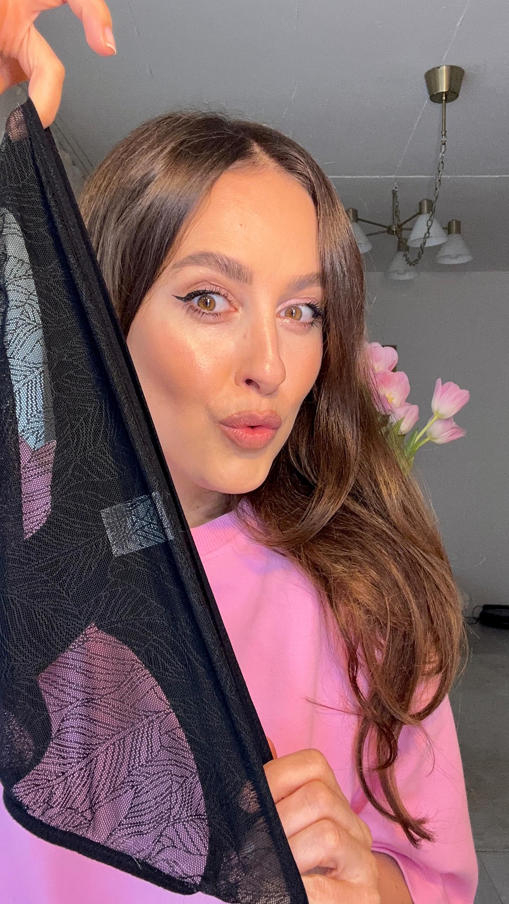 Instagram post by @makeup_veronikavargova for Snuggs. Caption reads: @snuggs 💋

Konečne som ich objavila aj ja!....