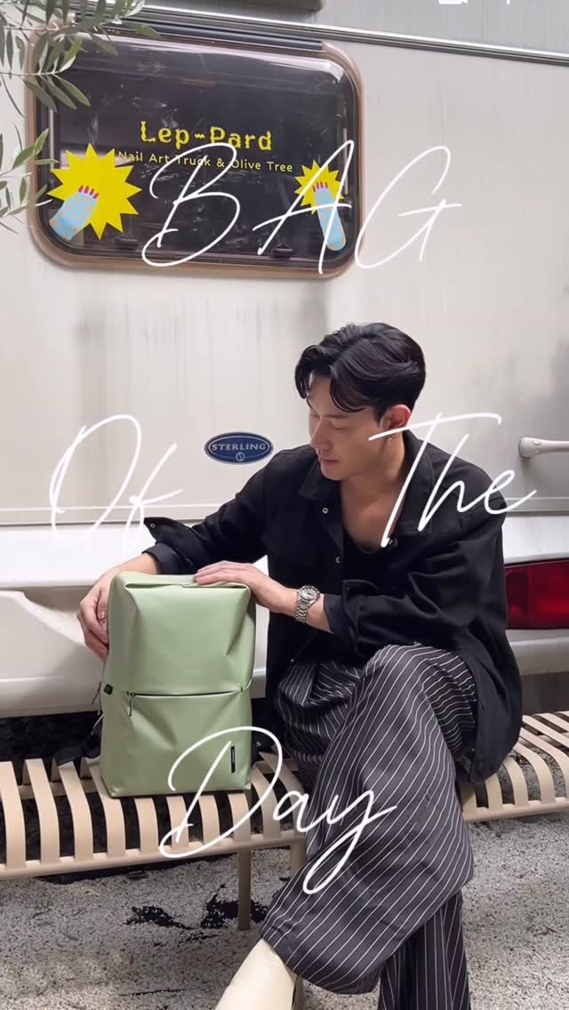 Instagram post by @nwpot for SAMSONITE. Caption reads: Bag of the day 
 #SamsoniteTHbackpack  #LITEGEO.