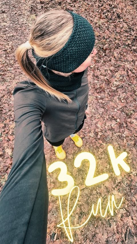 Instagram post by @running_elli.sabeth for HEXXEE. Caption reads: ANOTHER DAY, ANOTHER LONGRUN ✨️ #runninggirl....