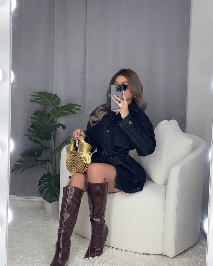 Instagram post by @daisylemuss for Miss Lola. Caption reads: [...] Jacket 47472531 Bolso 54038574 Botas....