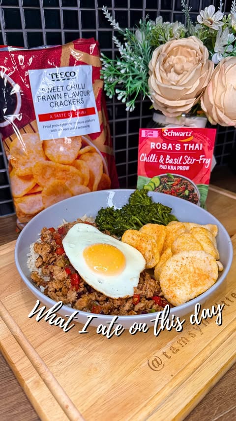 Instagram post by @tamsyn_fitter_happier_me for Protein Works. Caption reads: [...] day… (food inspo) Pre workout was....