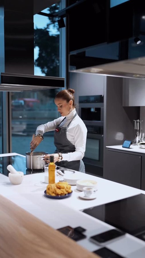 Instagram post by @alinaceusan for Miele. Caption reads: In aceasta seara gatim in bucataria Miele @miele....