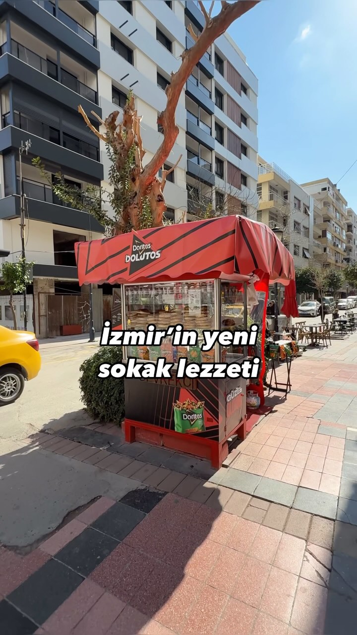 Instagram post by @izmiretkinlik for Doritos. Caption reads: Doritos’tan enfes bir sokak lezzeti: Doritos....