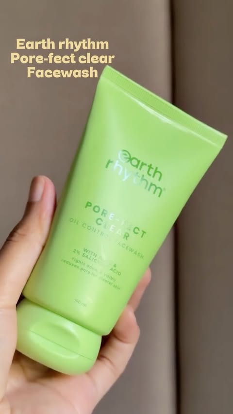 Instagram post by @okayalishaaaa for Earth Rhythm. Caption reads: My pores just got a little more pore-fect ⭐️ #ad....