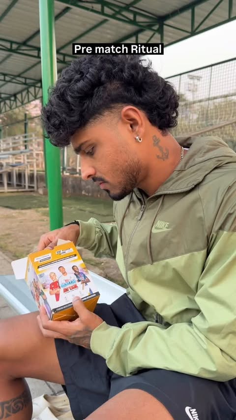 Instagram post by @ameyranawade04 for Topps. Caption reads: [...] really packs you back. 💥

Unboxing the....