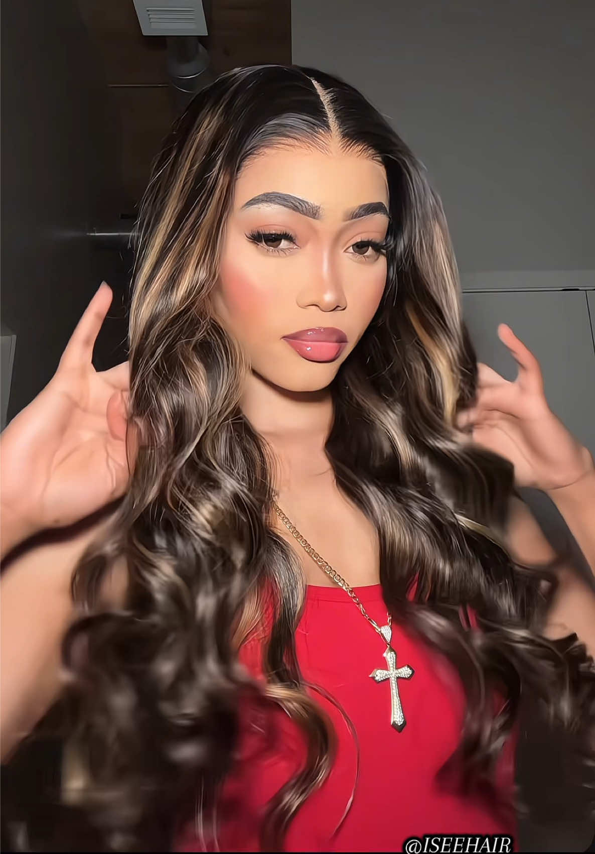 TikTok post by @yaatiff for iseehair. Caption reads: @ISEEHAIR @iseehairshop Perfect for beginners or....