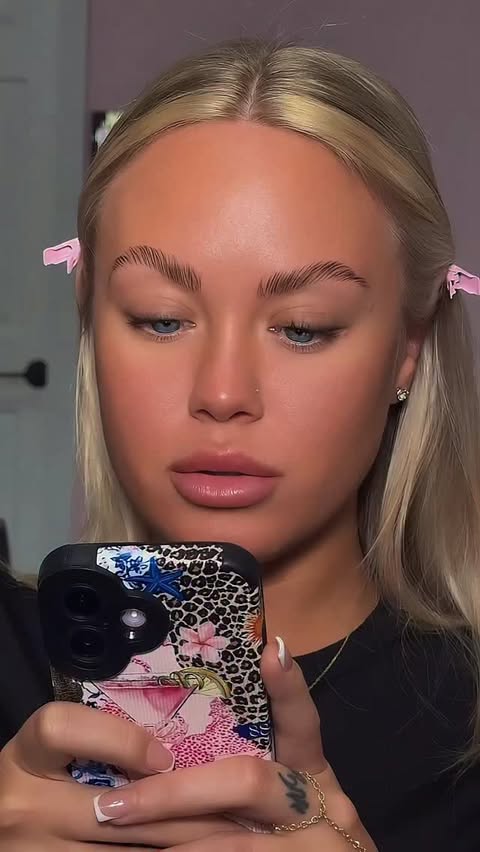 Instagram post by @benni_beautty for Juvia’s Place. Caption reads: “ THE ENTIRE GLAM using @juviasplace “
A BRAND FOR....