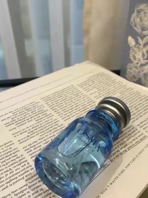 TikTok post by @eeraaam for Osma Perfumes. Caption reads: #اوسما #osma #عطور #عروض_اليوم_الوطني....
