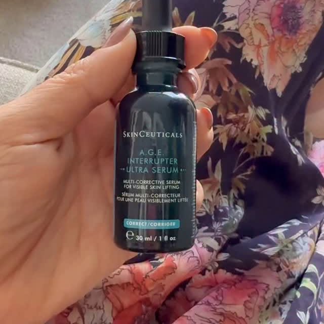 Instagram post by @asligumuselsen for SkinCeuticals. Caption reads: Glikasyon, yaşlanmanın gizli sebebi!....