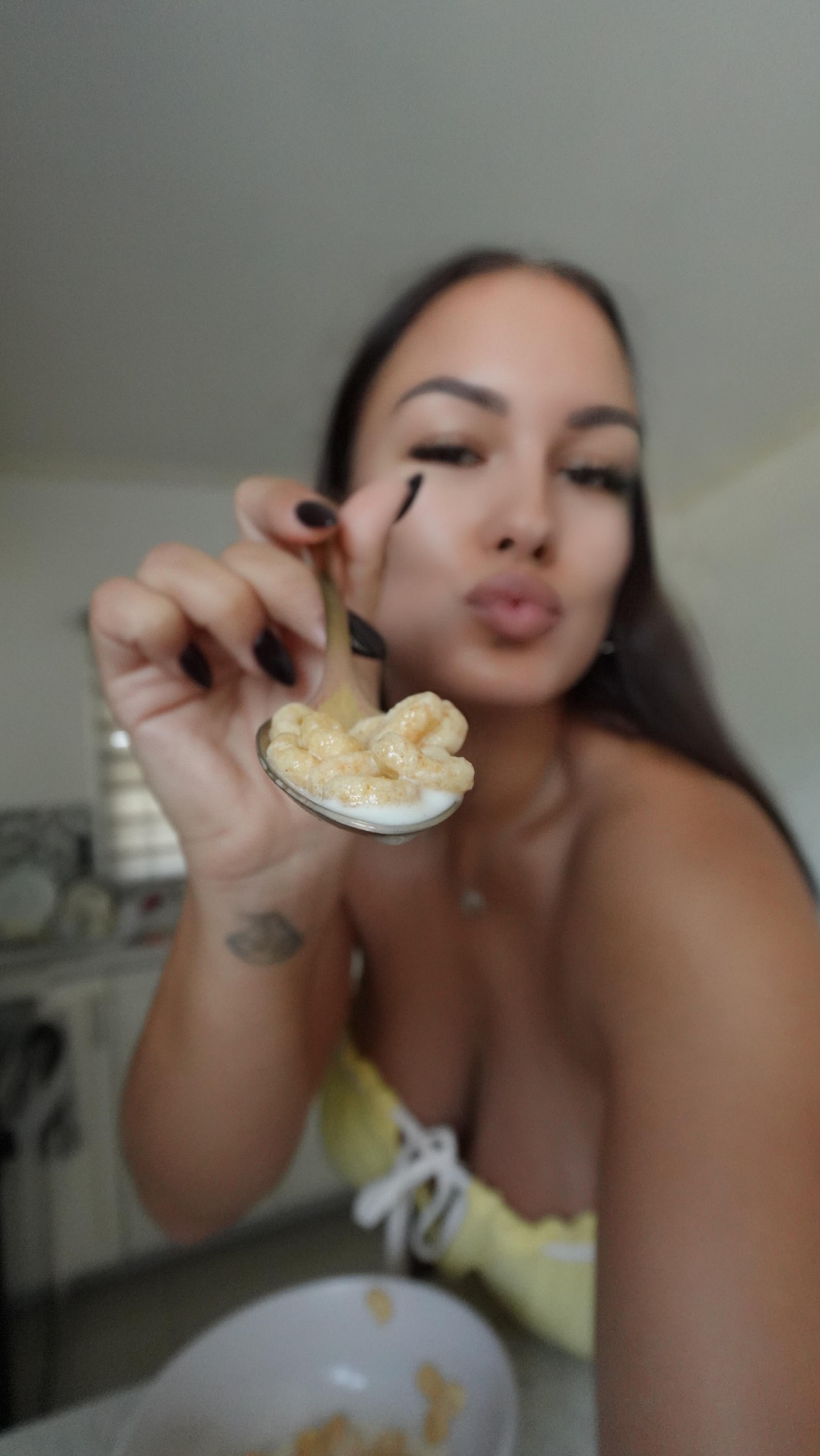 Instagram post by @veronnnie for Magic Spoon. Caption reads: Complete protein cereal!?!!!
I was skeptical too....