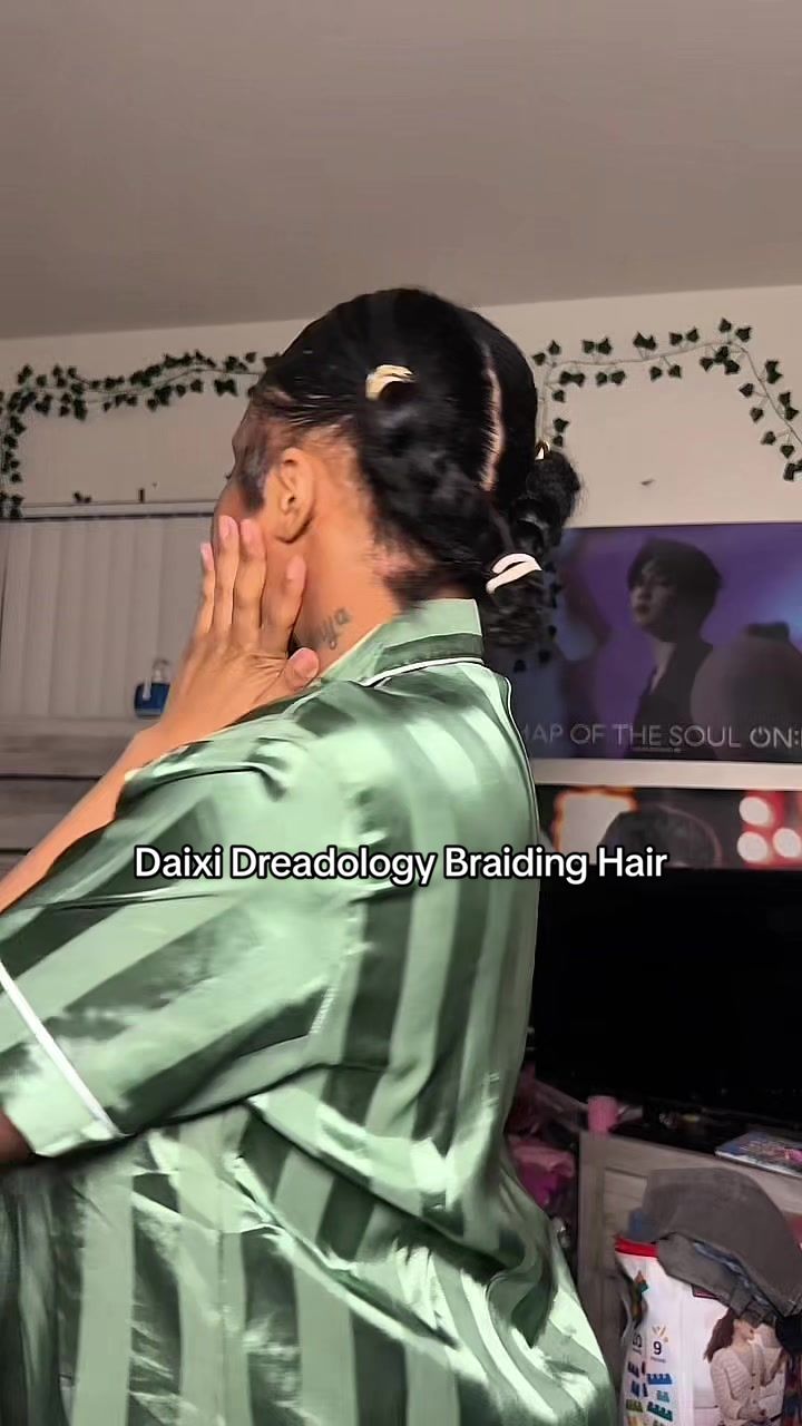 TikTok post by @namjonziee for Daixidreadology. Caption reads: [...] is how all braiding hair should be....