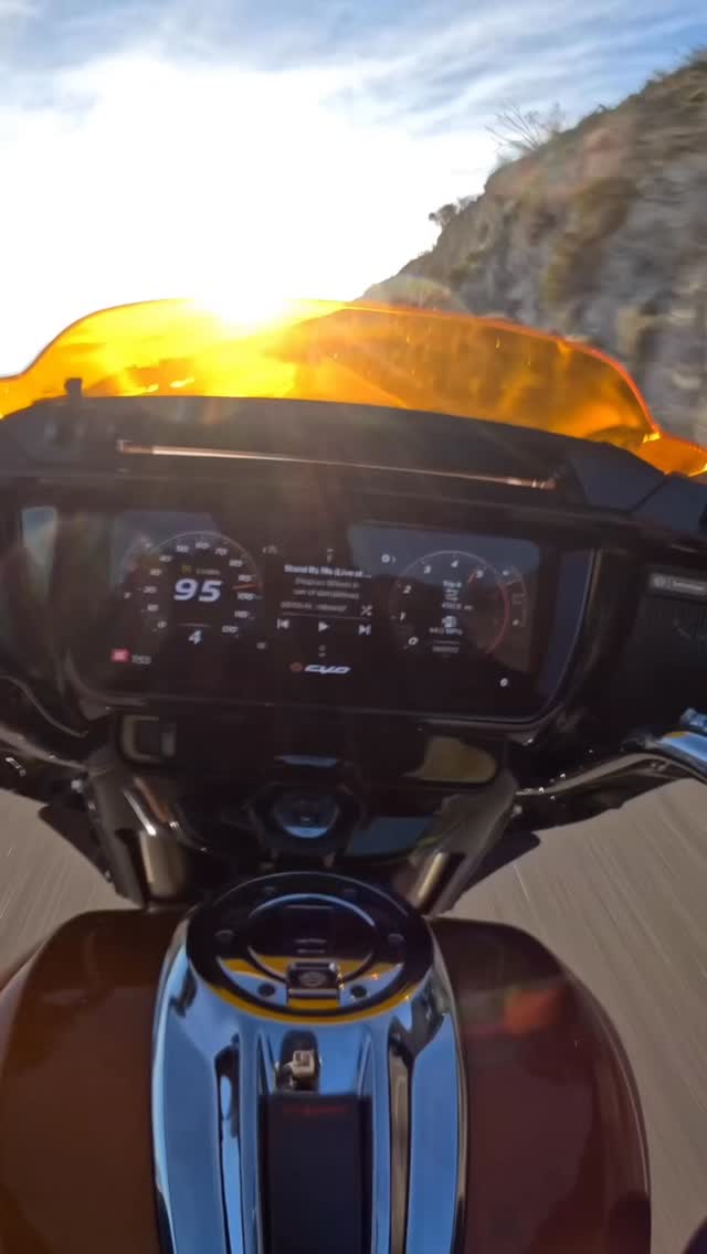 Instagram post by @cyclefanatix for Michelin. Caption reads: [...] Dash ?? I love it 💯❤️ @harleydavidson....