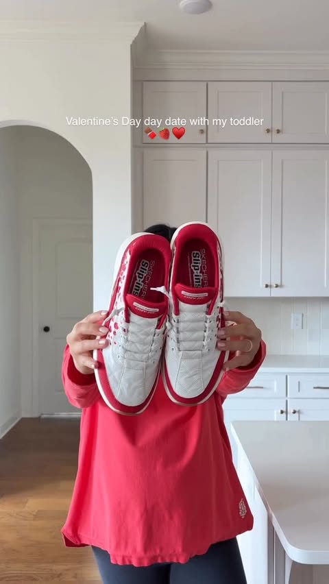 Instagram post by @sairasteelman for SKECHERS. Caption reads: #ad @skechers Hands Free Slip-ins in the Cozy Fit....