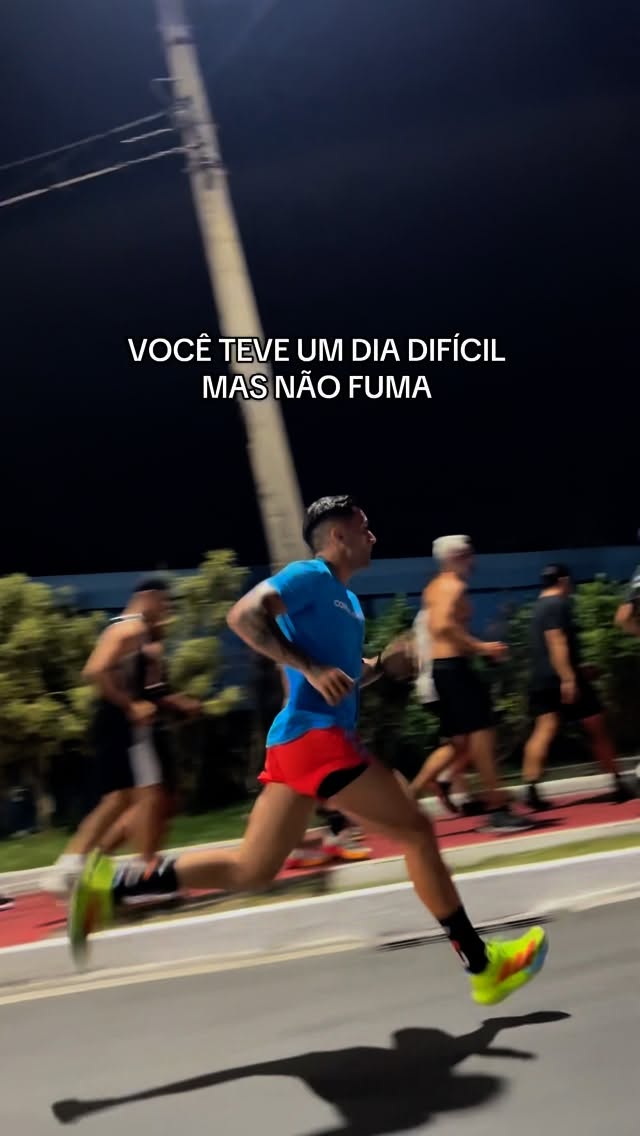 Instagram post by @guigarec for BOLD SNACKS. Caption reads: LIBERTADOR! ⚡️ 
CUPOM NA @growthsupplements 🏷️....