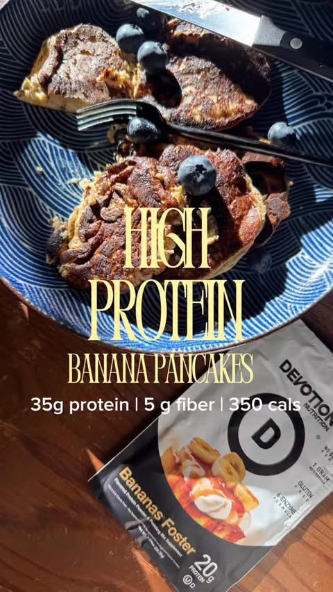 Instagram post by @thelittleblondeyogi for Devotion Nutrition. Caption reads: [...] banana (≈120 g),mashed 🥞 1 scoop....