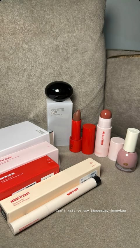 Instagram post by @hahahah.again for Yuvaa. Caption reads: [...] 💗
#Ad 
.
.
.
@mynykaa @HMbeauty ....