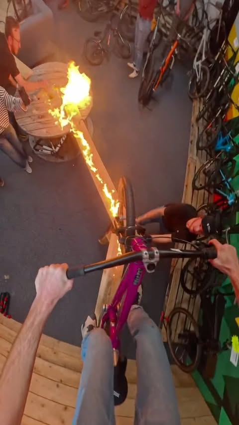 Instagram post by @valentin_anouilh for Insta360. Caption reads: @bikehome_shop Christmas party vibes 🥳👀🎄
📹....