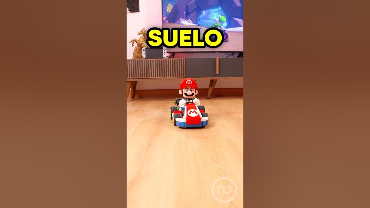 YouTube post by @NintenduoESP for Twitch. Caption reads: Este MARIO KART de LEGO...  ¡¡SE MUEVE!! 🚘.