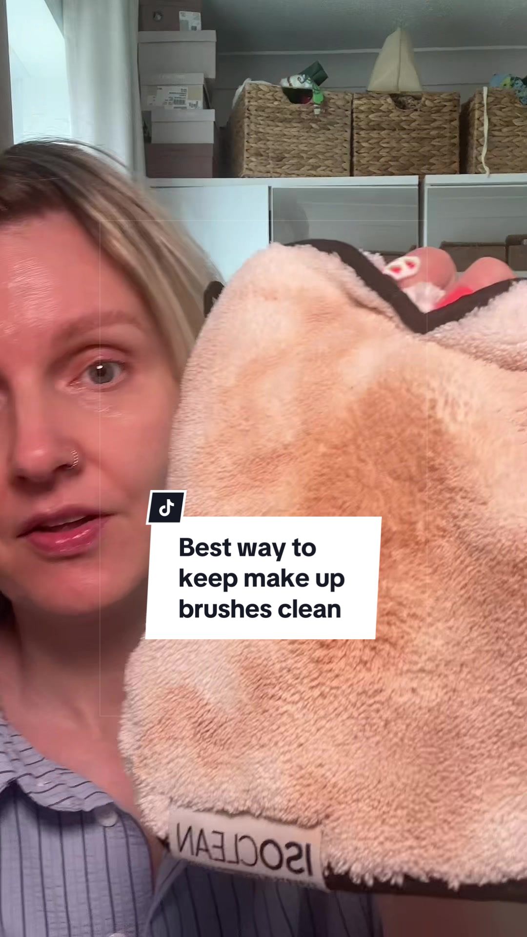 TikTok post by @40slifelou for ISOCLEAN. Caption reads: [...] make up brushes clean and sanitary @ISOCLEAN.