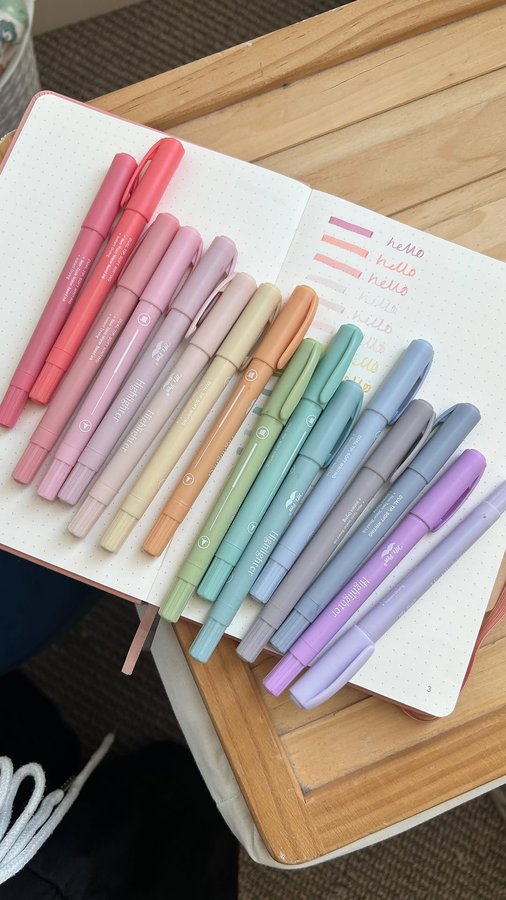 Instagram post by @messybiblepureheart for Mr. Pen. Caption reads: [...] 🥰 #ColorfulWriting #Stationery #love #MrPen....
