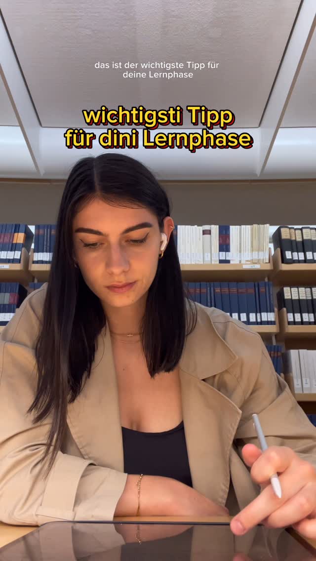 Instagram post by @simsallagym for Studyflash. Caption reads: [...] #prüfungen #werbig #studyflash.