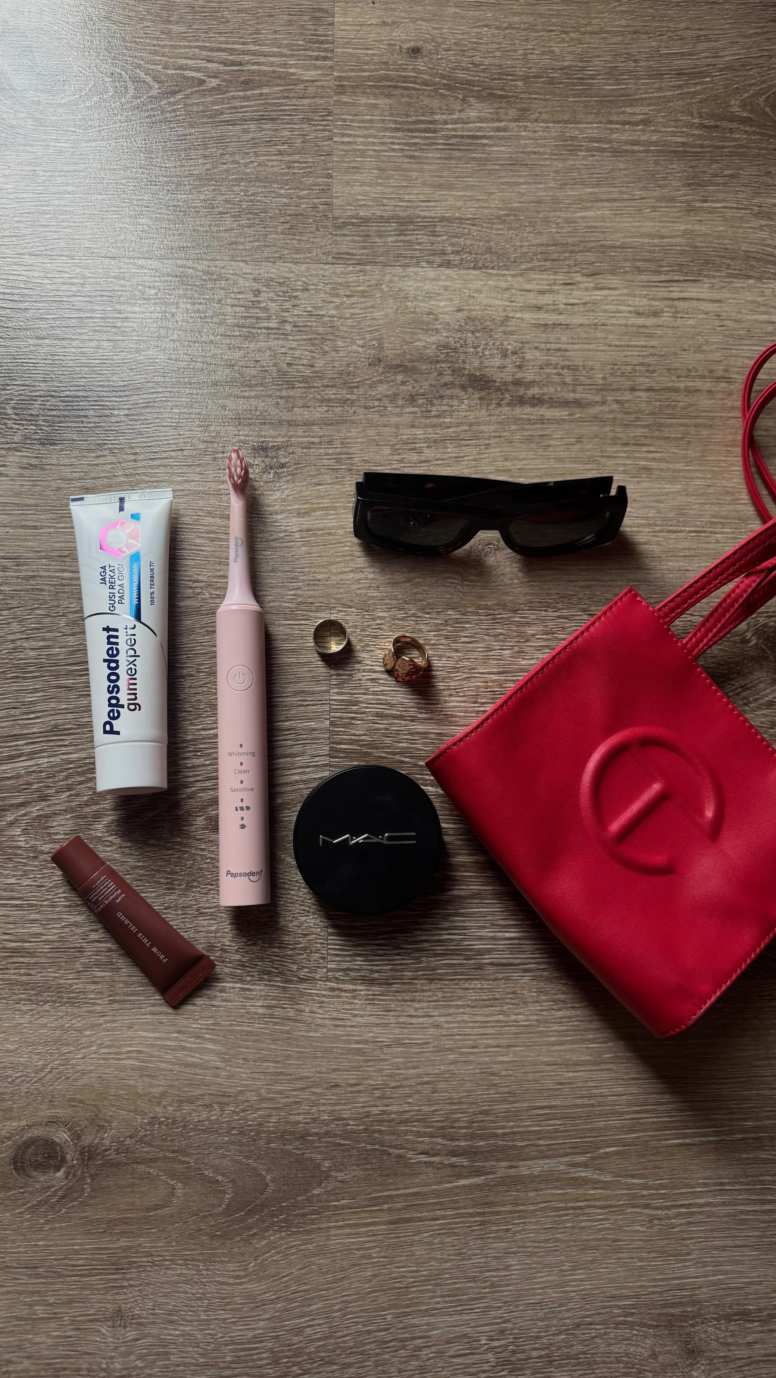 Instagram post by @raniashafira for Tanya Pepsodent. Caption reads: The product vs the result ✨
Confidence starts with....