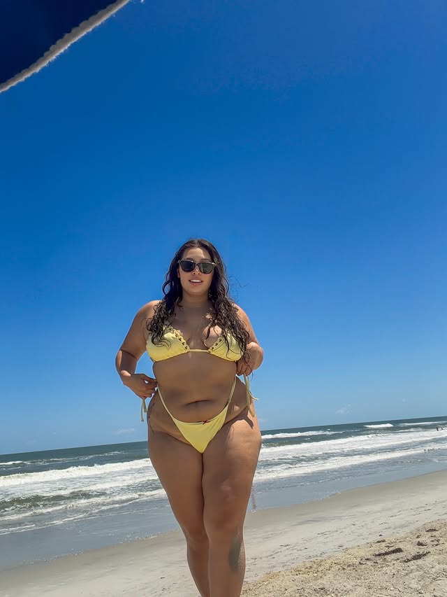 Instagram post by @beastinbexxa for Frankies Bikinis. Caption reads: [...] and my oceanholic heart 💛☀️....