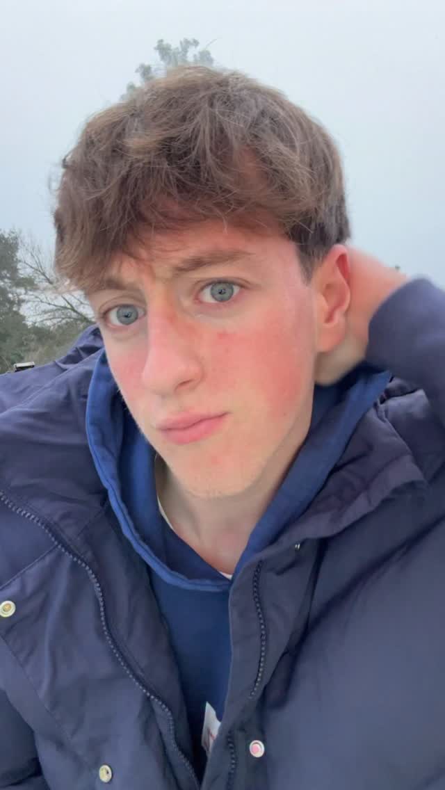 Instagram post by @alvreguera for YUXUS. Caption reads: @yuxus publi*.