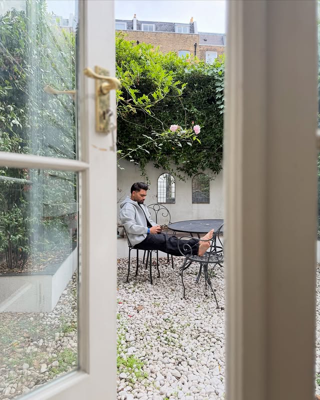 Instagram post by @rinkukumar12 for Airbnb. Caption reads: [...] because I got to stay my way in this @airbnb....