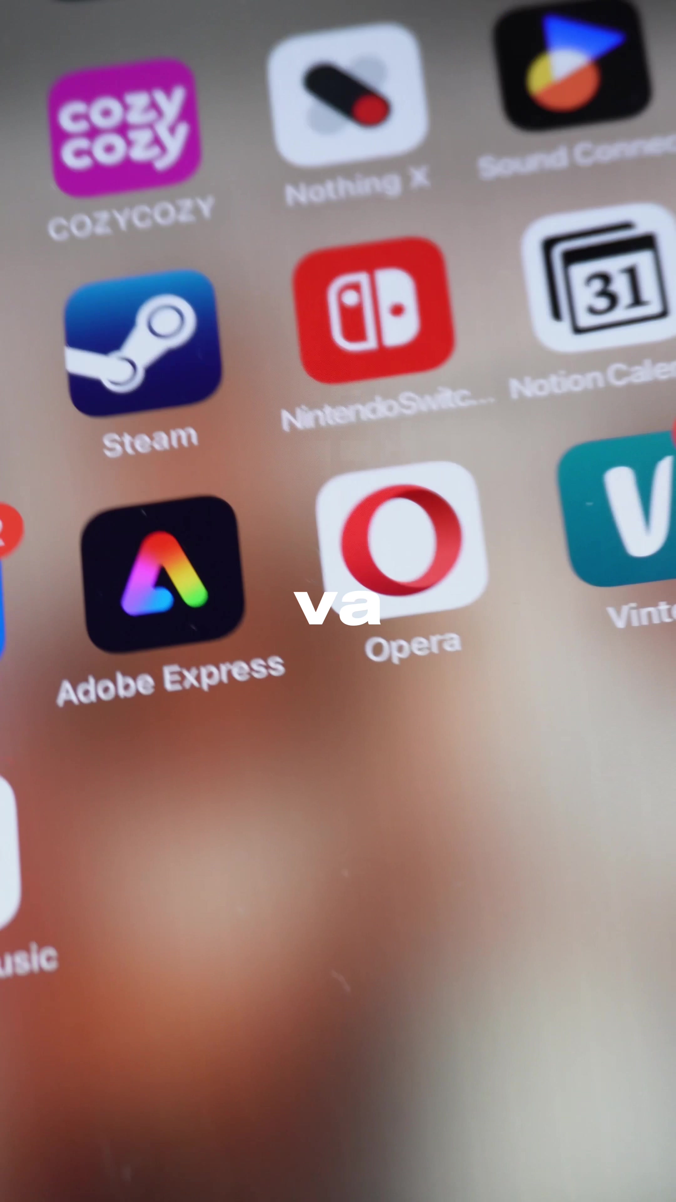 TikTok post by @frenchmakito for Opera. Caption reads: [...] navigateur web                    Lien Opera....