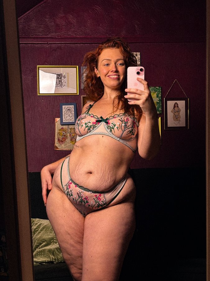 Instagram post by @grazingpanda for LILIOSA LINGERIE. Caption reads: [...] Wildflower set, in a size 1XL, from....