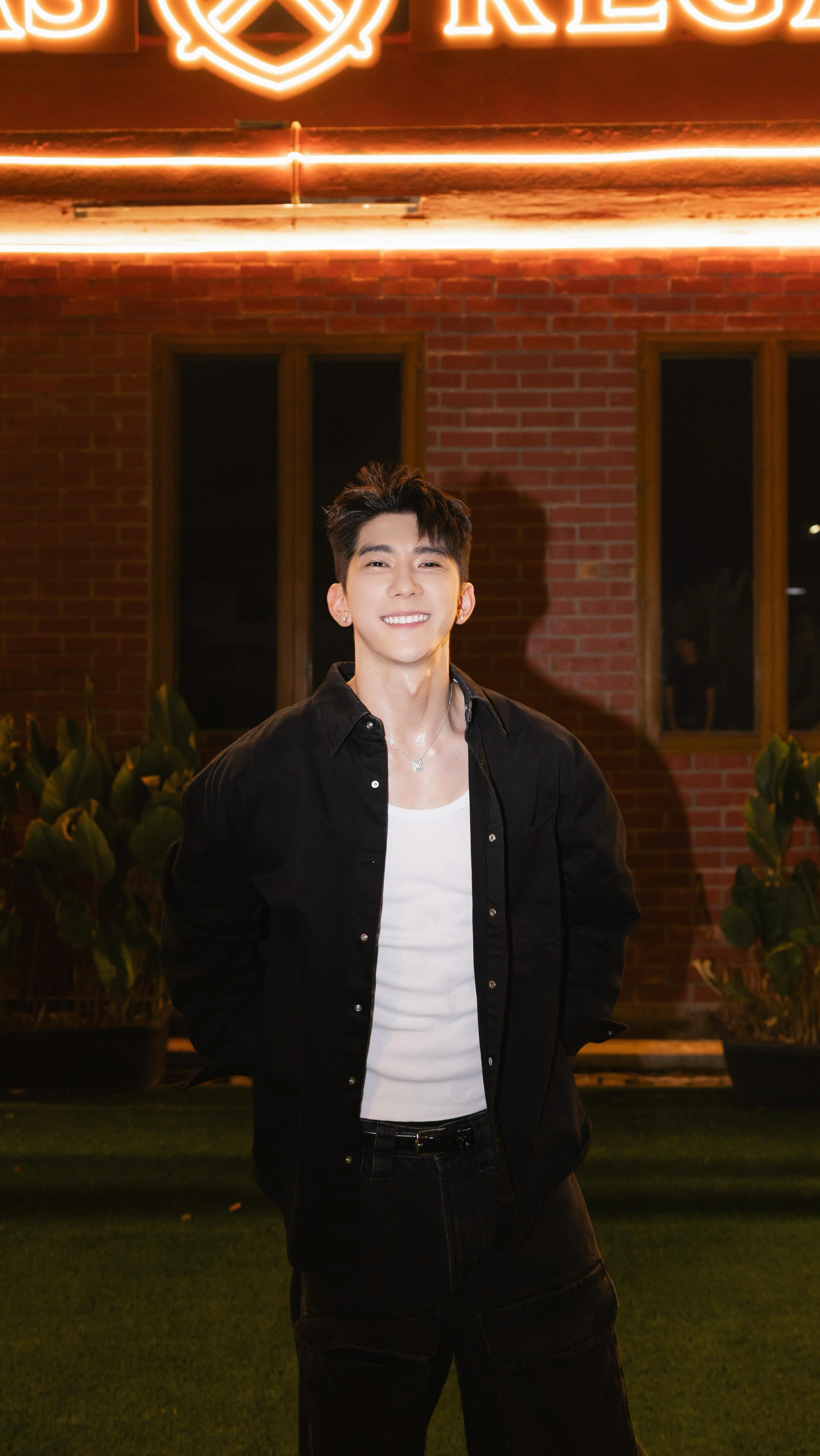 Instagram post by @blueskyjason for Chivas Regal. Caption reads: [...] to a festival, this is what I mean.
CHIVAS....