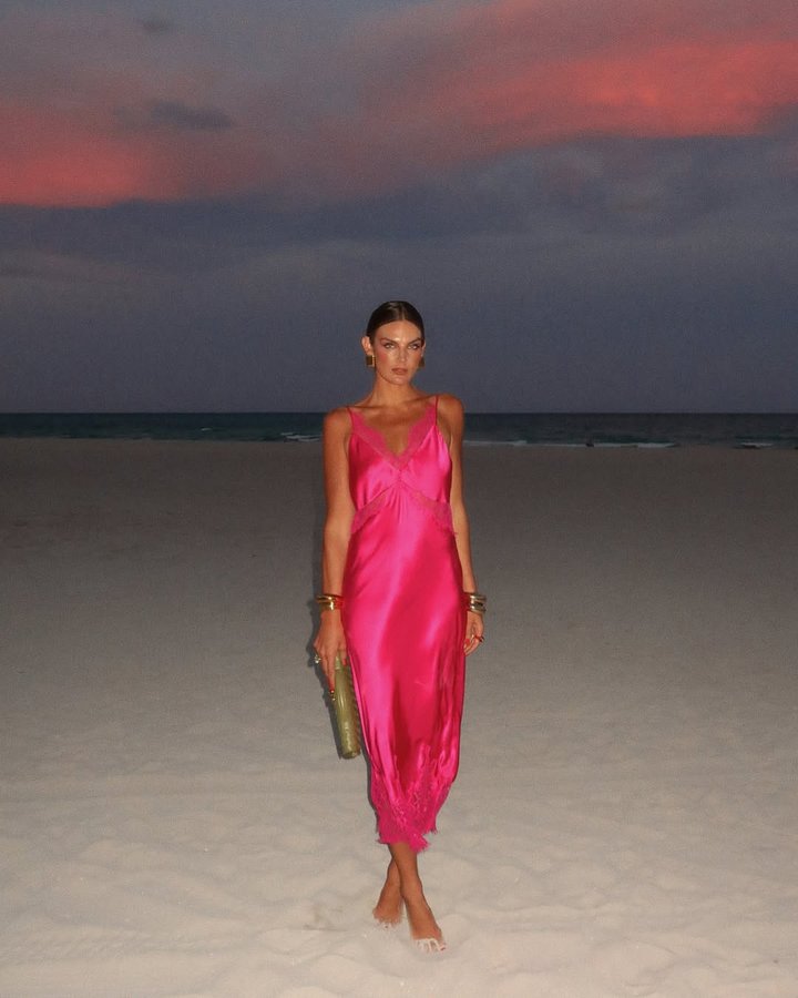 Instagram post by @tezza.barton for L'AGENCE. Caption reads: Miami heat @lagencefashion #ladieswholagence #ad.