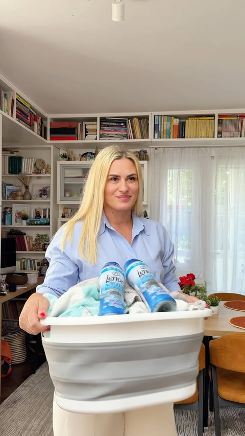 Instagram post by @suzanin.svet for Lenor. Caption reads: [...] do mraka. Ali uz omiljenu košulju i malo....