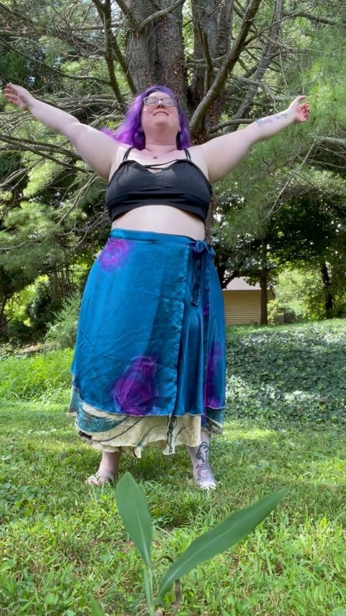 Instagram post by @mk_ultracool for Darn Good Yarn. Caption reads: [...] this stunning Sari Wrap Skirt from....