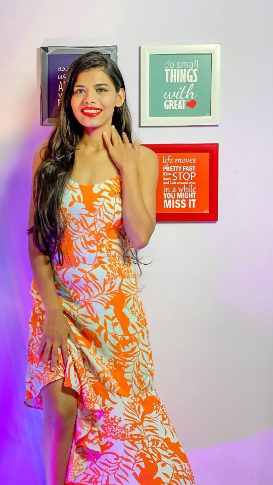 Instagram post by @_confidentlyshy_ for Nature’s Essence. Caption reads: #ad 

Introducing Finally a Sunscreen with no....
