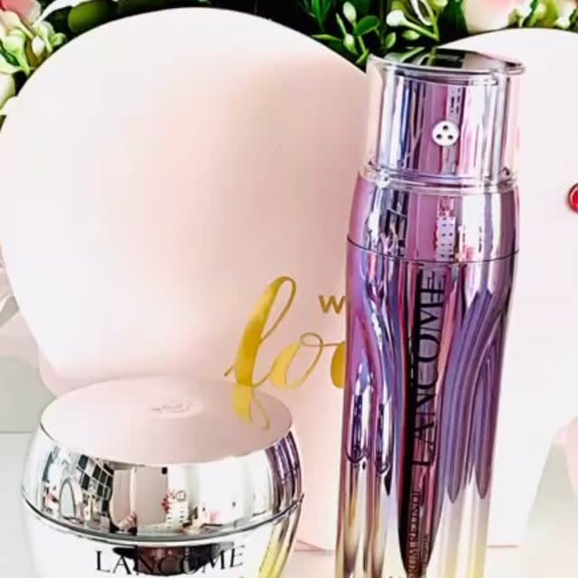 Instagram post by @jo_h31 for Dossier. Caption reads: ✨Sunny Saturday
.
.
.
✨Good afternoon lovelies,....