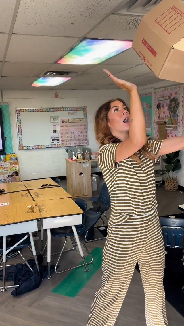 Instagram post by @hannabethh__ for Scholastic. Caption reads: Holiday cheer = free books for my students! 🎄📚....