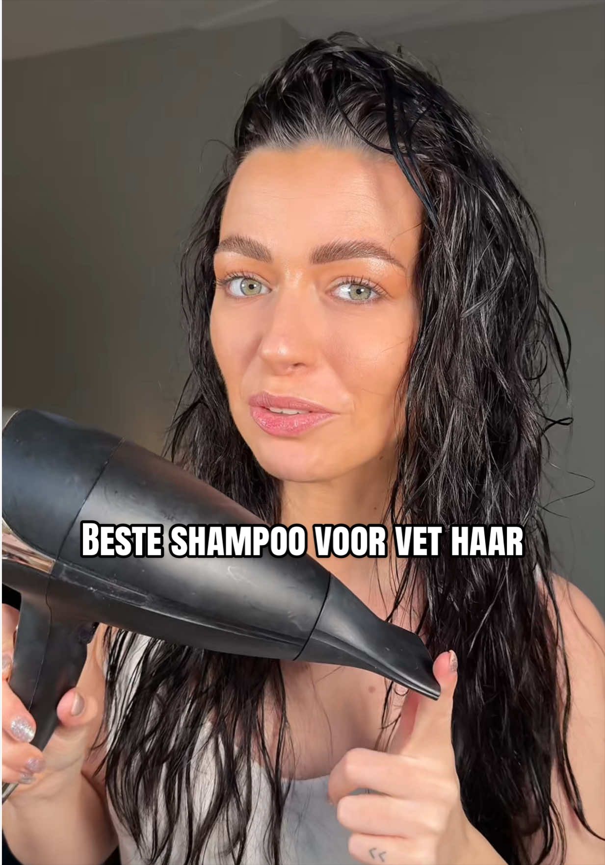 TikTok post by @puckvandenbroek for Hairburst. Caption reads: [...] vet dus dit is de ultieme test! 😊 ad....