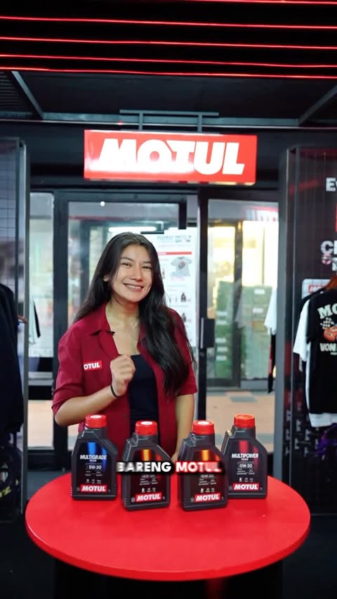Instagram post by @vamells for Motul. Caption reads: [...] #LebihBaikMOTUL #IIMS2026 #PCMO #EventMotul.