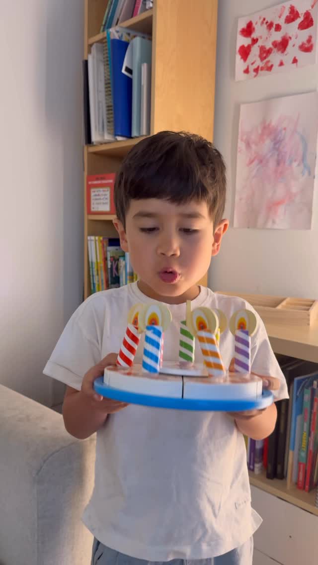 Instagram post by @camillia_lee for Melissa & Doug. Caption reads: Our favorite screen-free toys right now!

From....