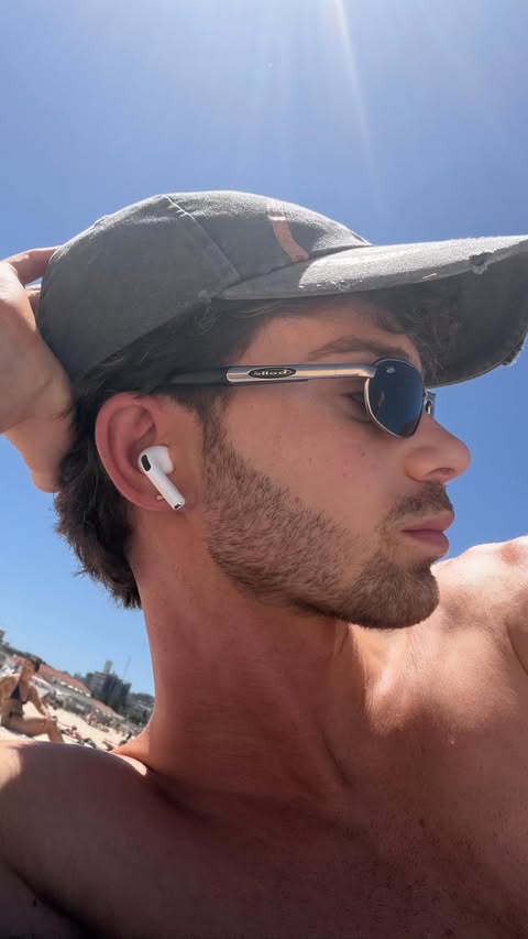 Instagram post by @eiitanbroude for Thayers. Caption reads: the way the lipliner is my perfect....