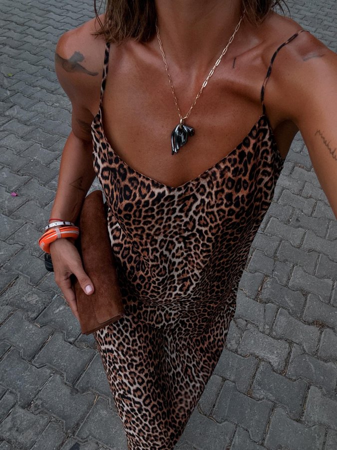 Instagram post by @nurbilenyavuzer for Beauty Omelette. Caption reads: find the cats 🐆🐆🐆 

reklam.