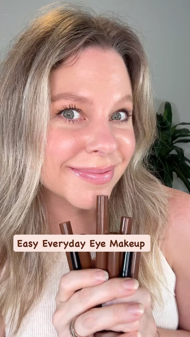 Instagram post by @juliarosemondbeauty for Juvia’s Place. Caption reads: If you’re looking for easy eye makeup, you....